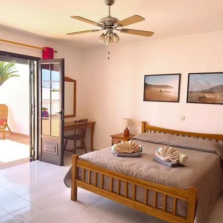 With Private Pools - Just 7 Min Walk From Beach, Bars & Dining * Playa Blanca (Lanzarote)