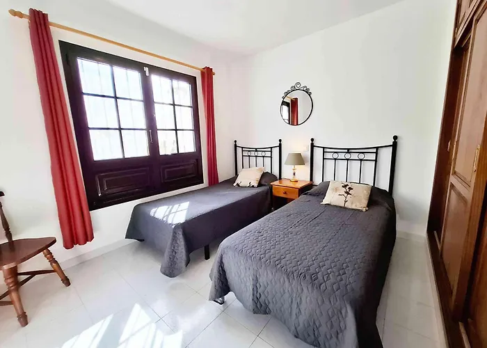 빌라 With Private Pools - Just 7 Min Walk From Beach, Bars & Dining 플라야블랑카
