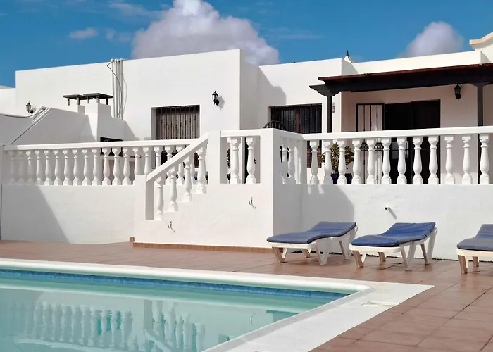 With Private Pools - Just 7 Min Walk From Beach, Bars & Dining 빌라 플라야블랑카