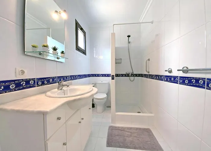With Private Pools - Just 7 Min Walk From Beach, Bars & Dining 빌라 플라야블랑카